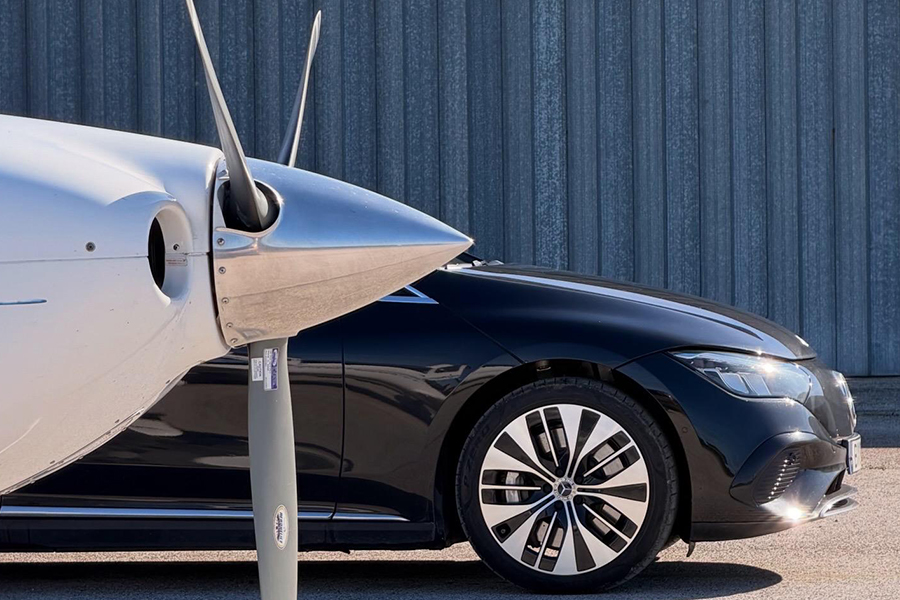 Detalhe Cirrus Mercedes